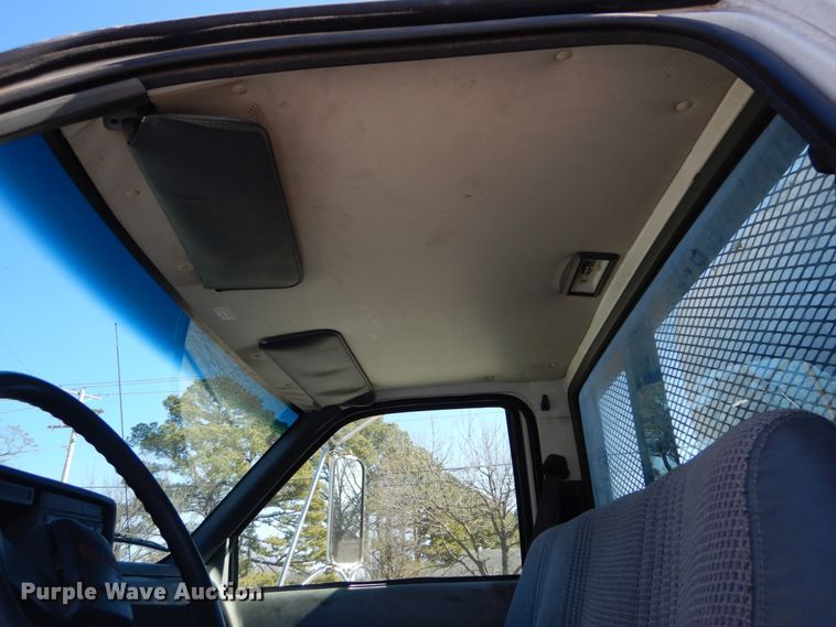 image for item GB9790 1999 GMC C6500 chip bed truck