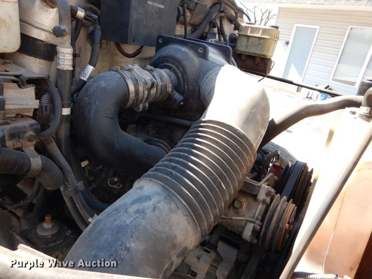 image for item GB9790 1999 GMC C6500 chip bed truck