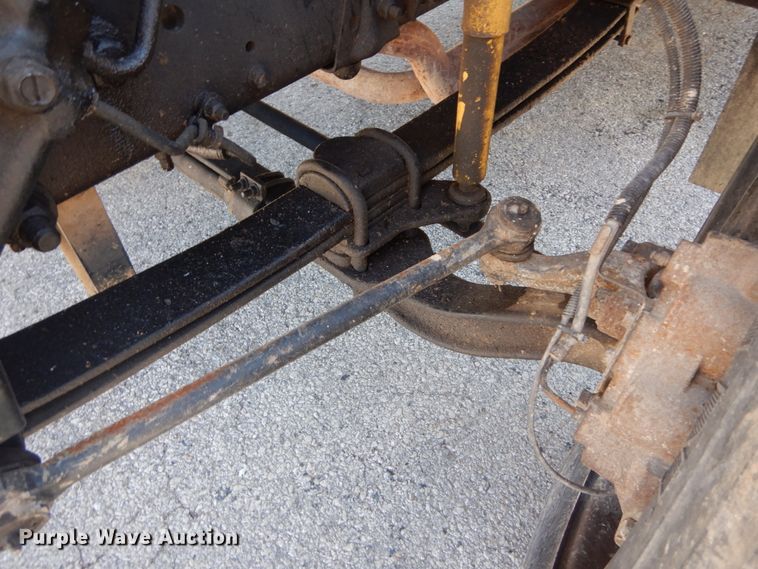 image for item GB9790 1999 GMC C6500 chip bed truck