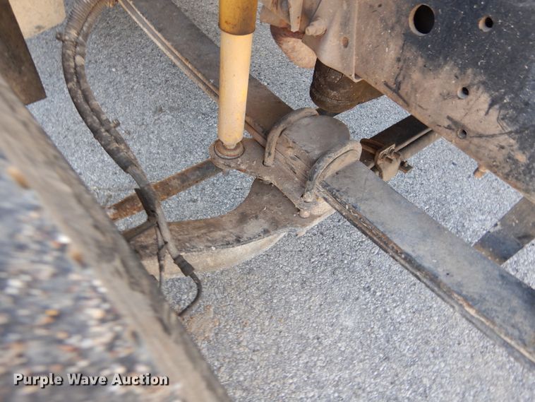 image for item GB9790 1999 GMC C6500 chip bed truck