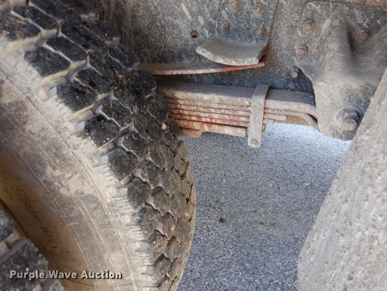 image for item GB9790 1999 GMC C6500 chip bed truck