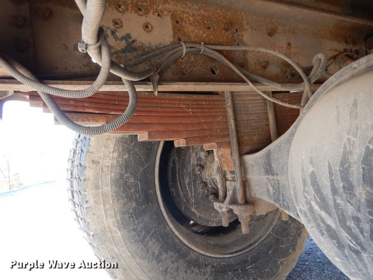 image for item GB9790 1999 GMC C6500 chip bed truck