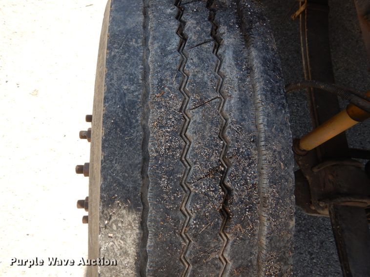 image for item GB9790 1999 GMC C6500 chip bed truck