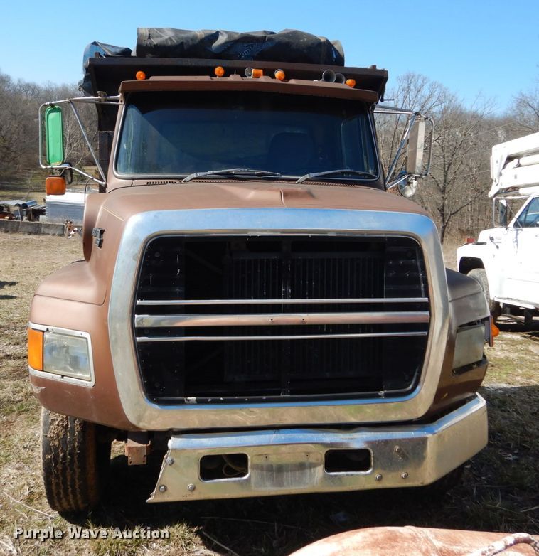 image for item GB9795 1990 Ford L9000 flat dump bed truck