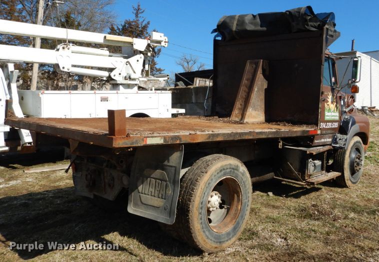 image for item GB9795 1990 Ford L9000 flat dump bed truck