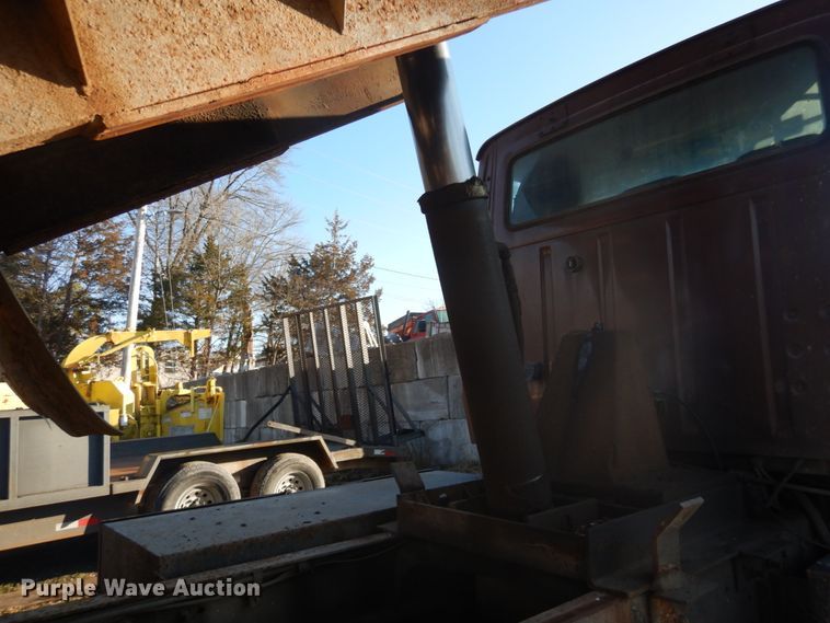 image for item GB9795 1990 Ford L9000 flat dump bed truck