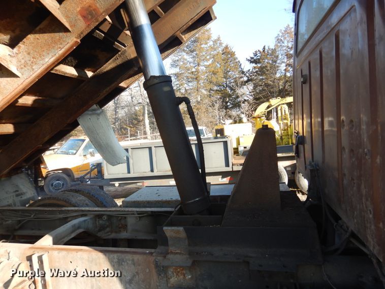 image for item GB9795 1990 Ford L9000 flat dump bed truck