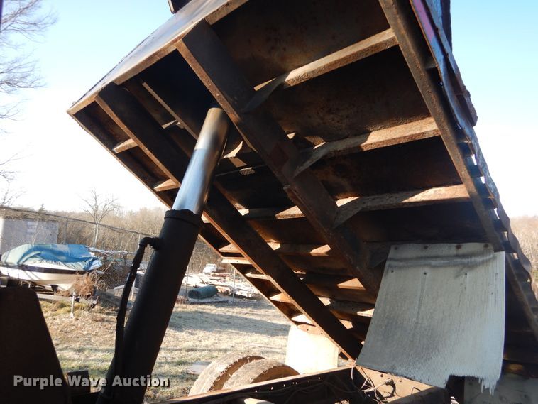 image for item GB9795 1990 Ford L9000 flat dump bed truck