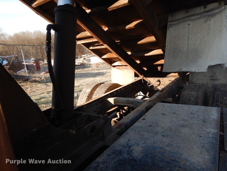 image for item GB9795 1990 Ford L9000 flat dump bed truck