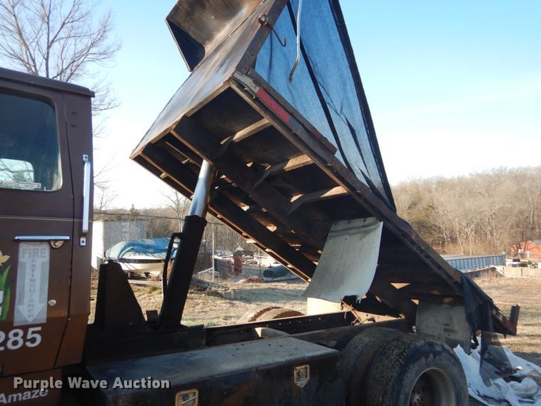 image for item GB9795 1990 Ford L9000 flat dump bed truck