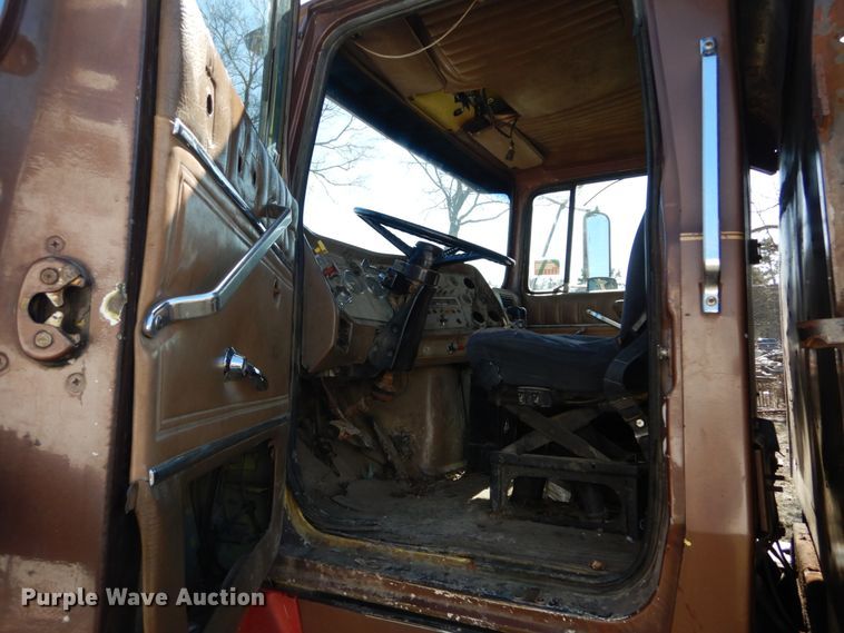 image for item GB9795 1990 Ford L9000 flat dump bed truck