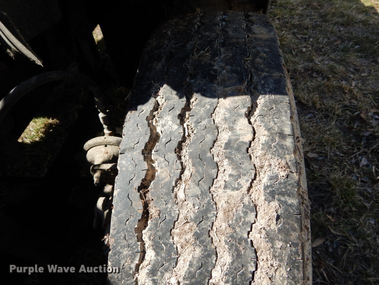 image for item GB9795 1990 Ford L9000 flat dump bed truck