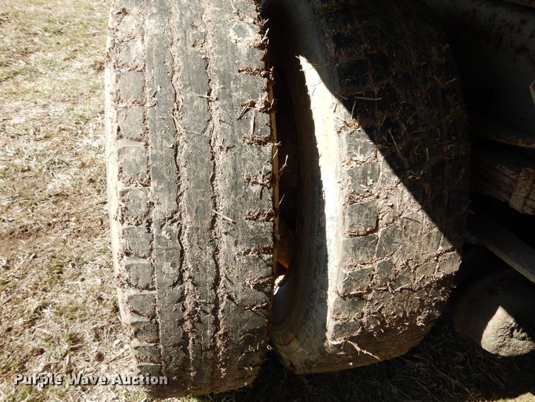 image for item GB9795 1990 Ford L9000 flat dump bed truck