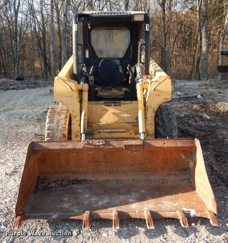 image for item GB9796 2002 John Deere 240  skid steer loader