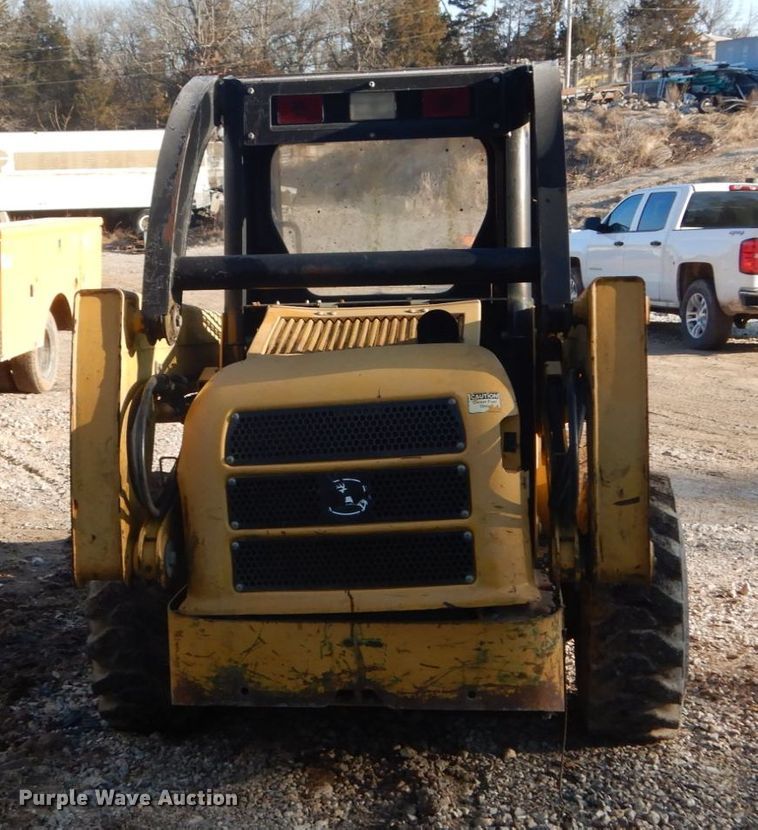 image for item GB9796 2002 John Deere 240  skid steer loader