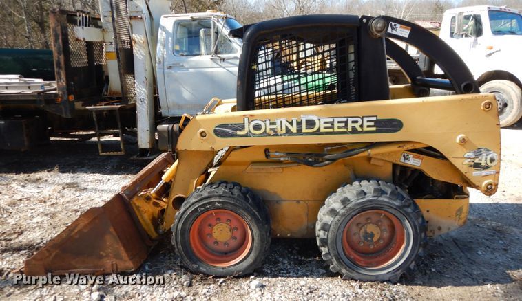 image for item GB9796 2002 John Deere 240  skid steer loader