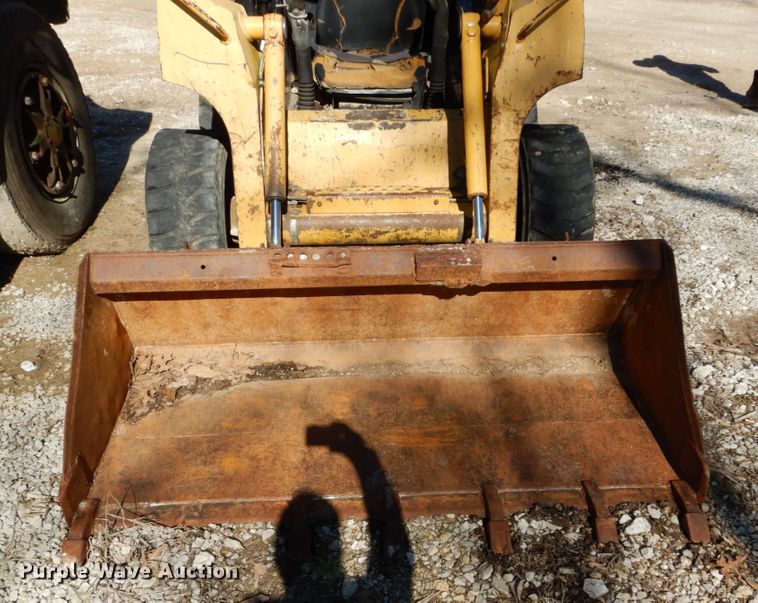 image for item GB9796 2002 John Deere 240  skid steer loader