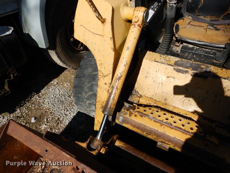 image for item GB9796 2002 John Deere 240  skid steer loader