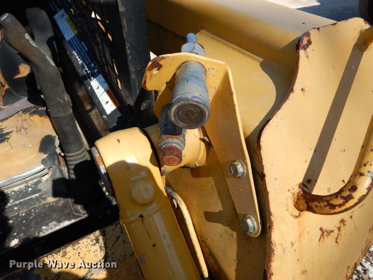 image for item GB9796 2002 John Deere 240  skid steer loader