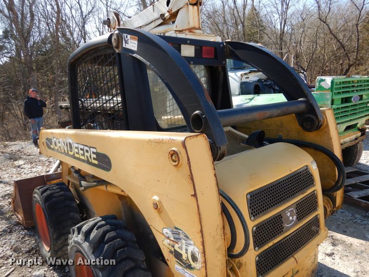 image for item GB9796 2002 John Deere 240  skid steer loader