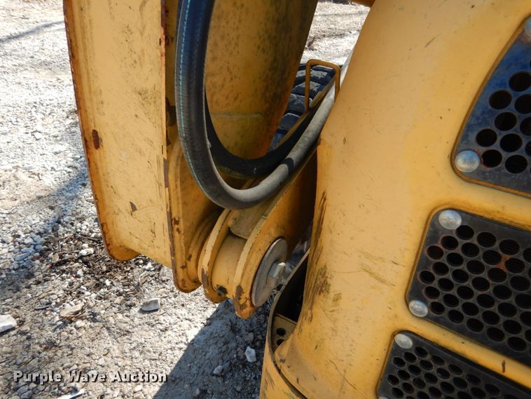 image for item GB9796 2002 John Deere 240  skid steer loader