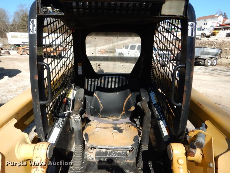 image for item GB9796 2002 John Deere 240  skid steer loader