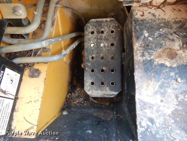 image for item GB9796 2002 John Deere 240  skid steer loader