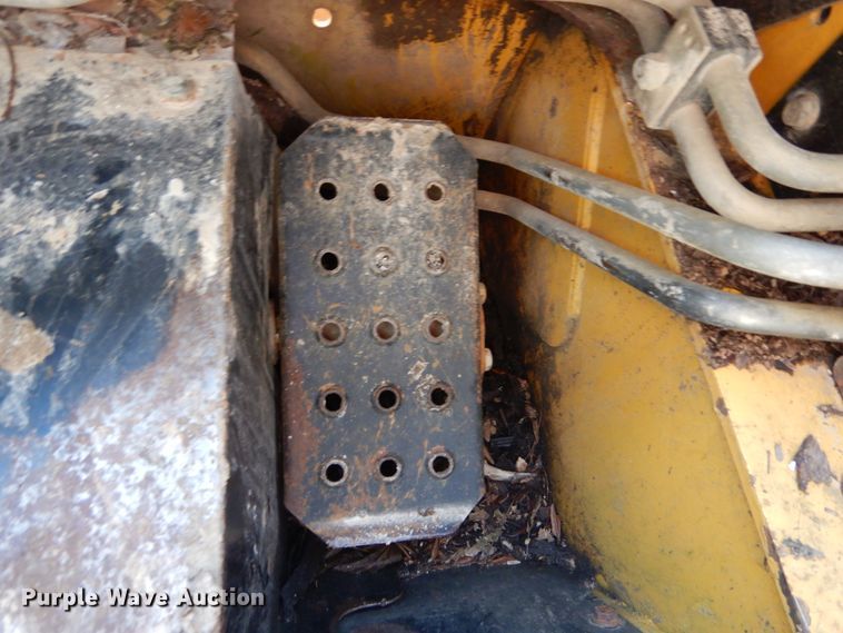 image for item GB9796 2002 John Deere 240  skid steer loader