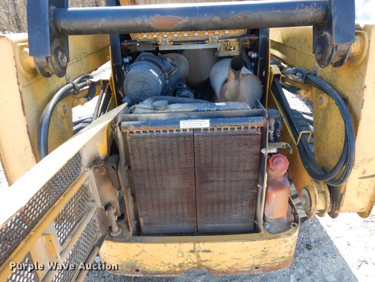 image for item GB9796 2002 John Deere 240  skid steer loader