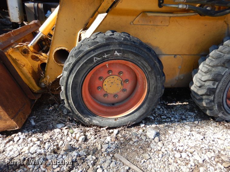 image for item GB9796 2002 John Deere 240  skid steer loader