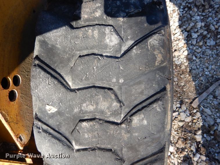 image for item GB9796 2002 John Deere 240  skid steer loader