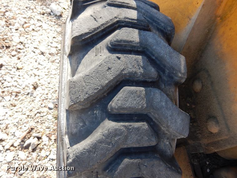 image for item GB9796 2002 John Deere 240  skid steer loader