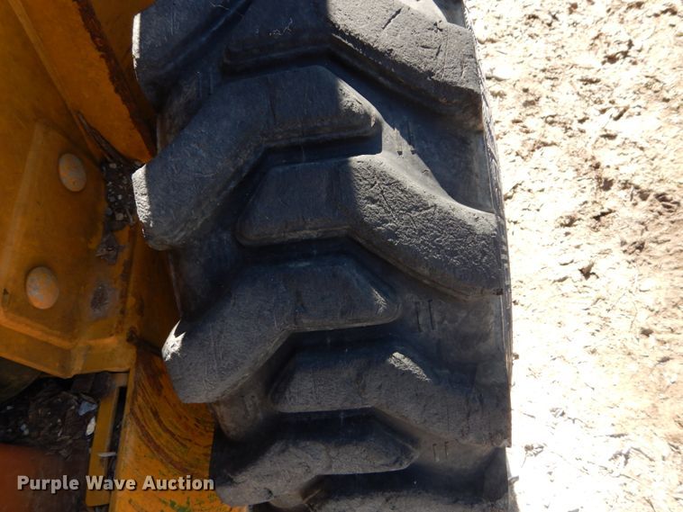 image for item GB9796 2002 John Deere 240  skid steer loader