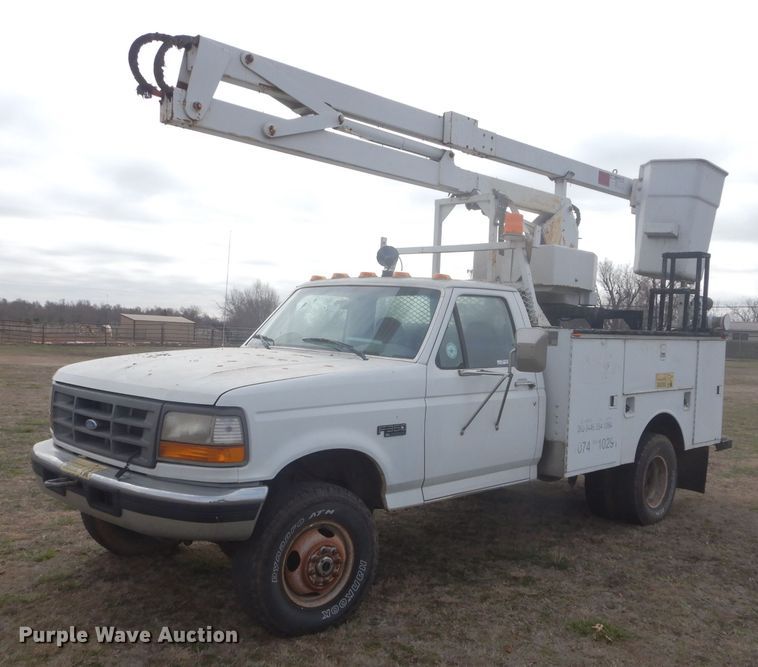 image for item GE9239 1996 Ford F350 Super Duty bucket truck