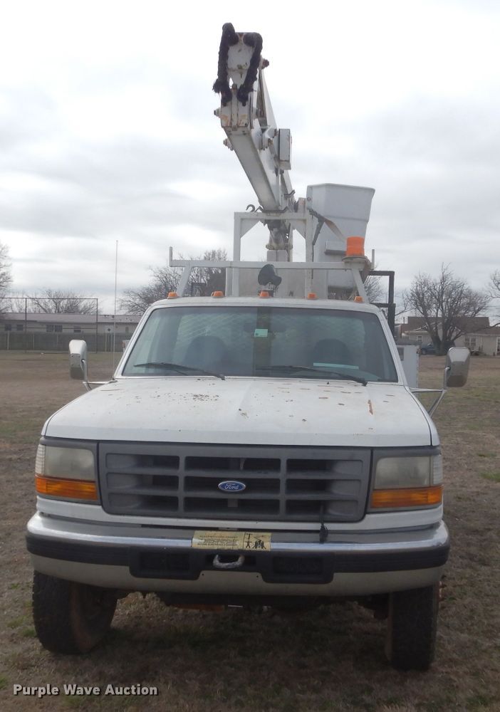 image for item GE9239 1996 Ford F350 Super Duty bucket truck