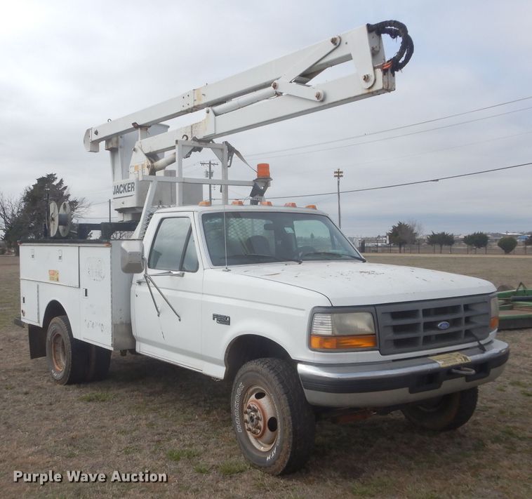 image for item GE9239 1996 Ford F350 Super Duty bucket truck