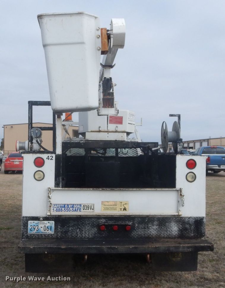 image for item GE9239 1996 Ford F350 Super Duty bucket truck