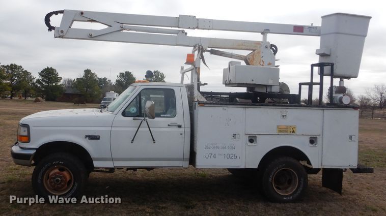 image for item GE9239 1996 Ford F350 Super Duty bucket truck