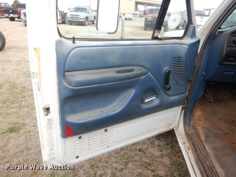 image for item GE9239 1996 Ford F350 Super Duty bucket truck