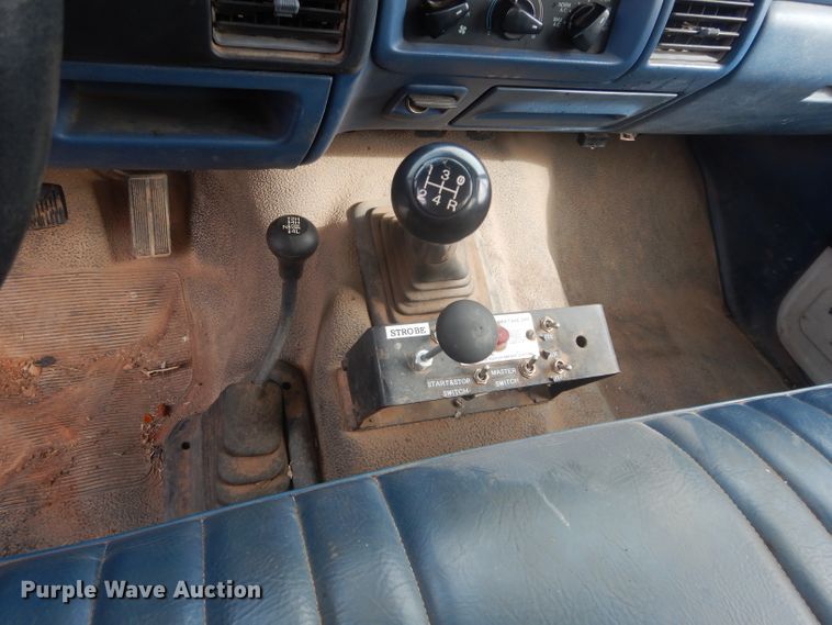 image for item GE9239 1996 Ford F350 Super Duty bucket truck