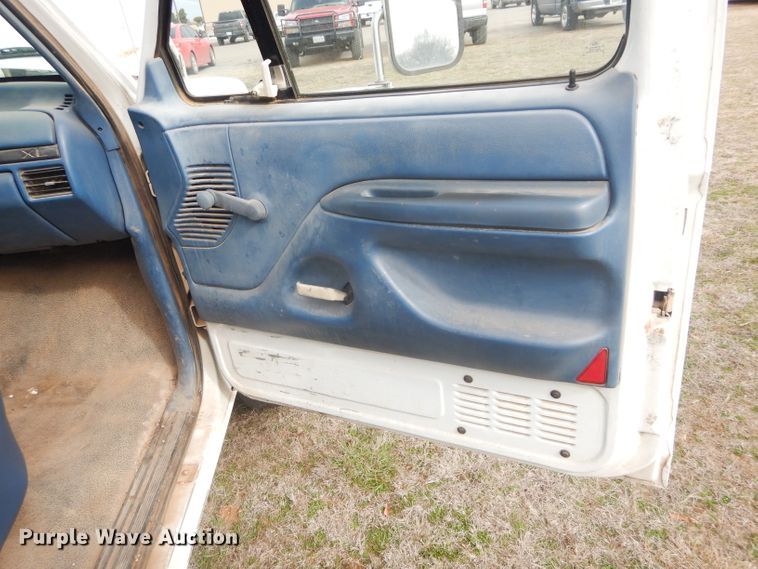image for item GE9239 1996 Ford F350 Super Duty bucket truck