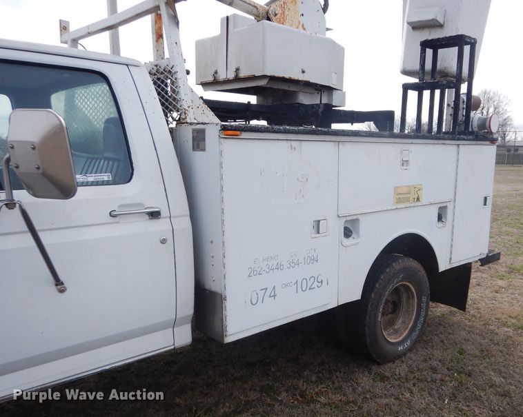 image for item GE9239 1996 Ford F350 Super Duty bucket truck