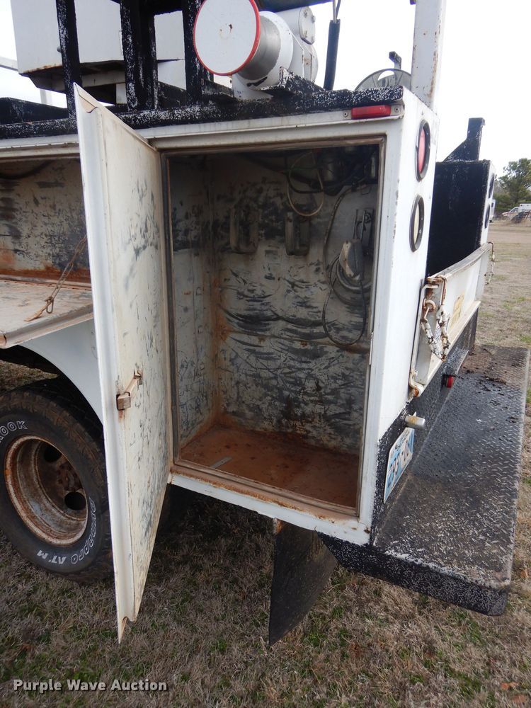 image for item GE9239 1996 Ford F350 Super Duty bucket truck