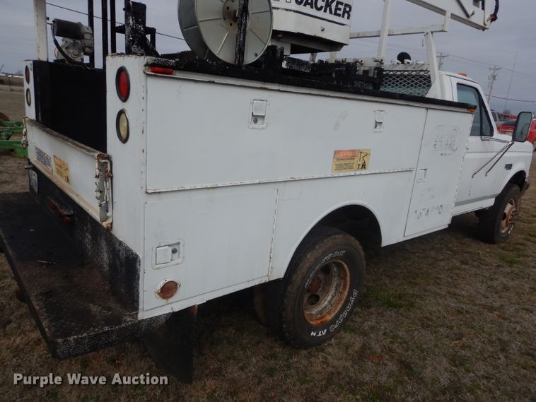 image for item GE9239 1996 Ford F350 Super Duty bucket truck