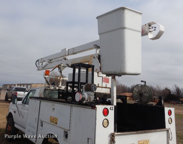 image for item GE9239 1996 Ford F350 Super Duty bucket truck
