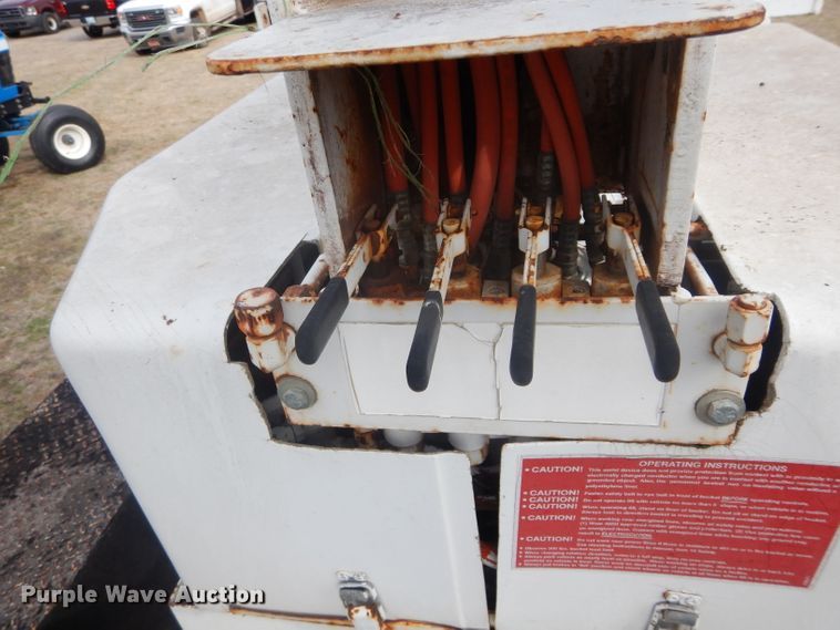 image for item GE9239 1996 Ford F350 Super Duty bucket truck
