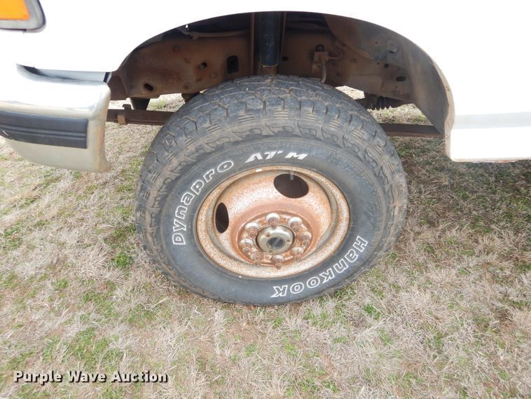 image for item GE9239 1996 Ford F350 Super Duty bucket truck