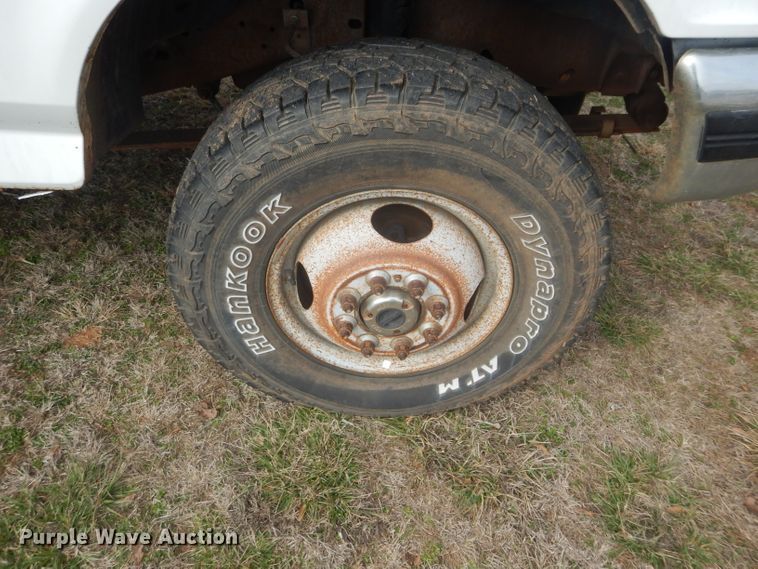 image for item GE9239 1996 Ford F350 Super Duty bucket truck