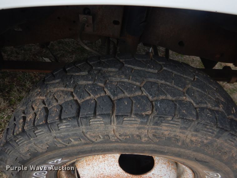 image for item GE9239 1996 Ford F350 Super Duty bucket truck