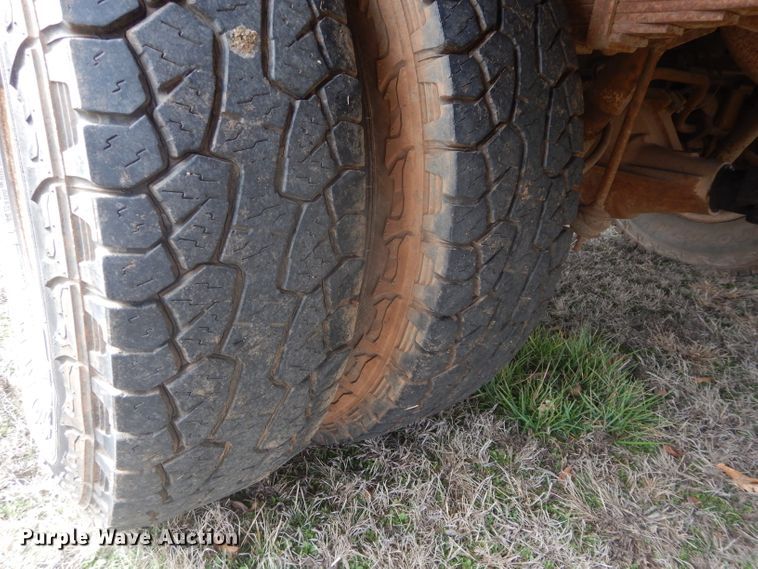 image for item GE9239 1996 Ford F350 Super Duty bucket truck